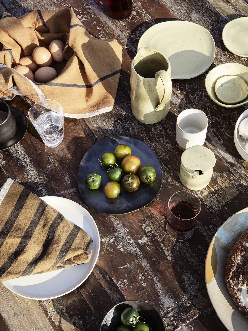 Ferm Living Flow Plate - Small Black