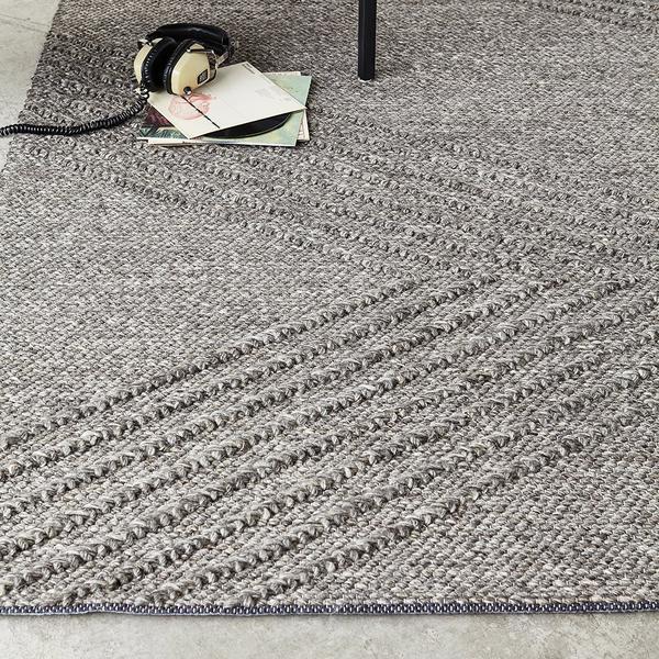 GUS Avro Rug 4' W x 6' L Charcoal 